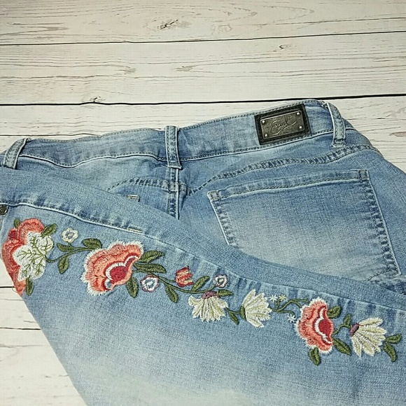 Earl Jeans Denim - Floral embroidered jeans cropped ankle cropped
